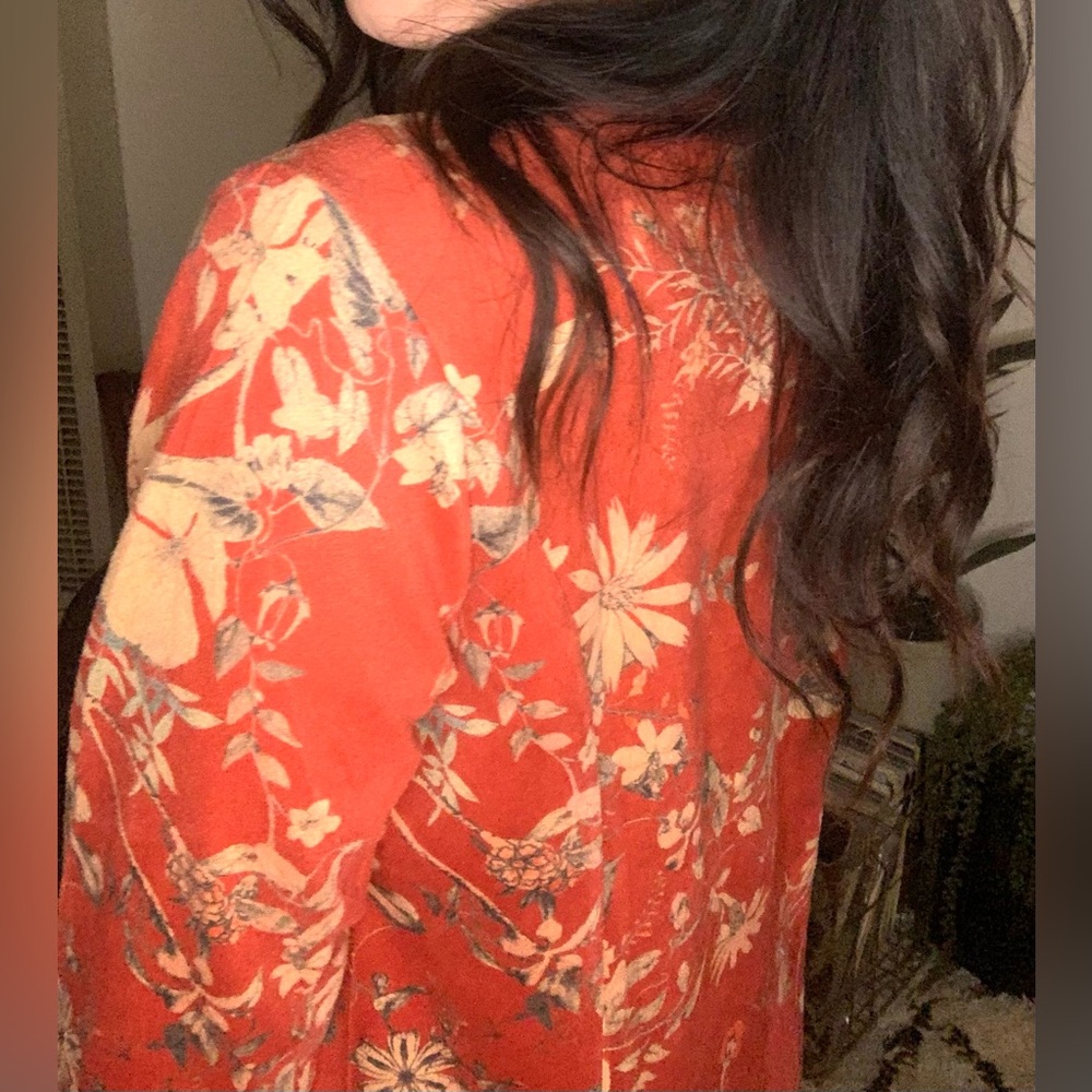 Solitaire Red Floral Faux Suede Kimono - Picture 6 of 14